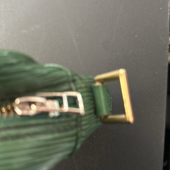 Louis Vuitton crossbody no strap - Picture 6 of 13